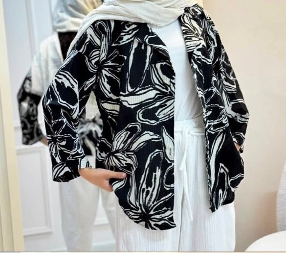 شومیز زنانه گل دار مدل یقه انگلیسی