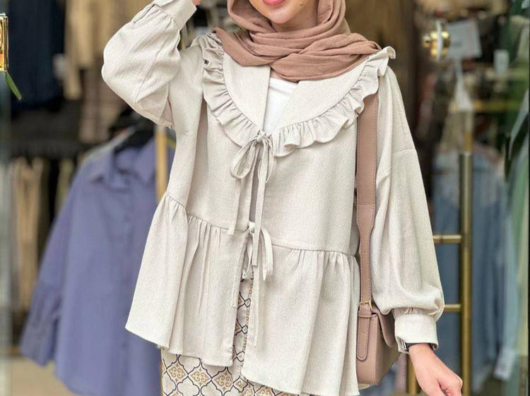 مانتو زنانه یقه دالبری مدل جلو پاپیون عروسکی